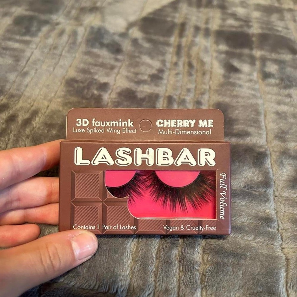 fake eyelashes